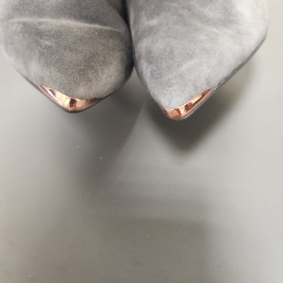 Ted Baker Qatena Suede Heeled Ankle Boots gray Sz 8. New without box - Picture 4 of 13